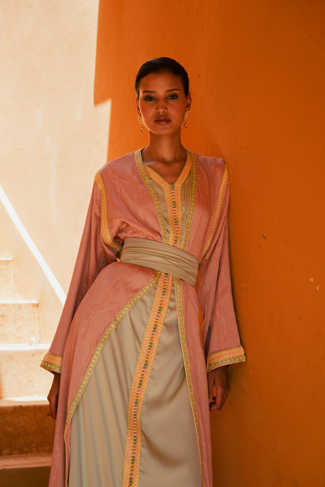 Elif | Takchita verte & rose pastel - Caftans modernes - MAYANE COUTURE
