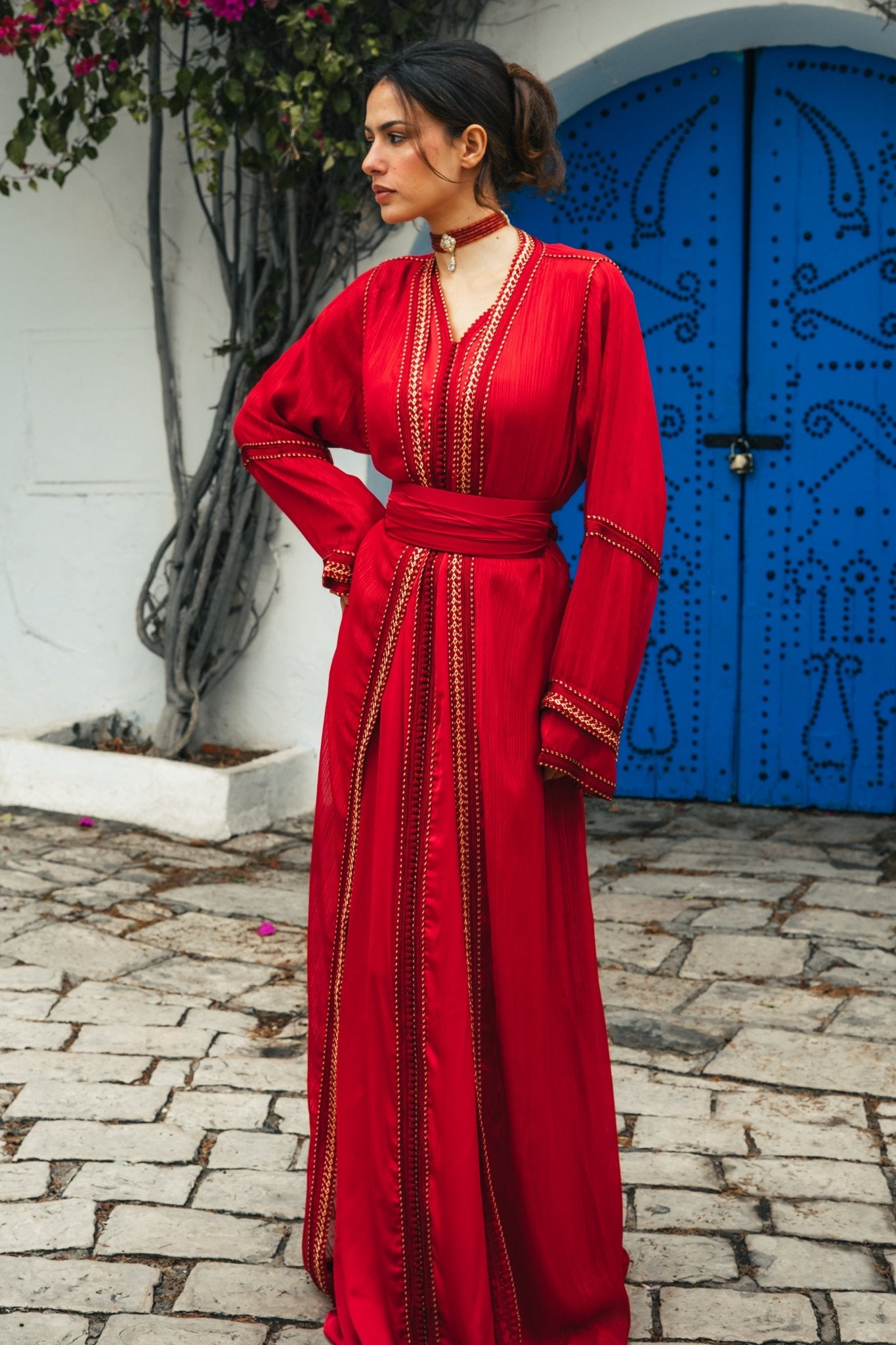 Emirah | Takchita rouge vibrant - Caftans modernes - MAYANE COUTURE