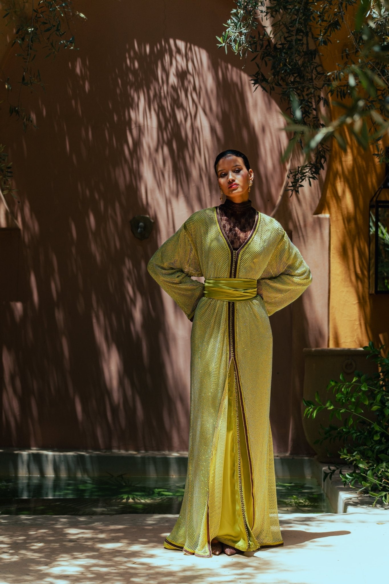 Hind | Takchita vert à dentelle - Caftans modernes - MAYANE COUTURE
