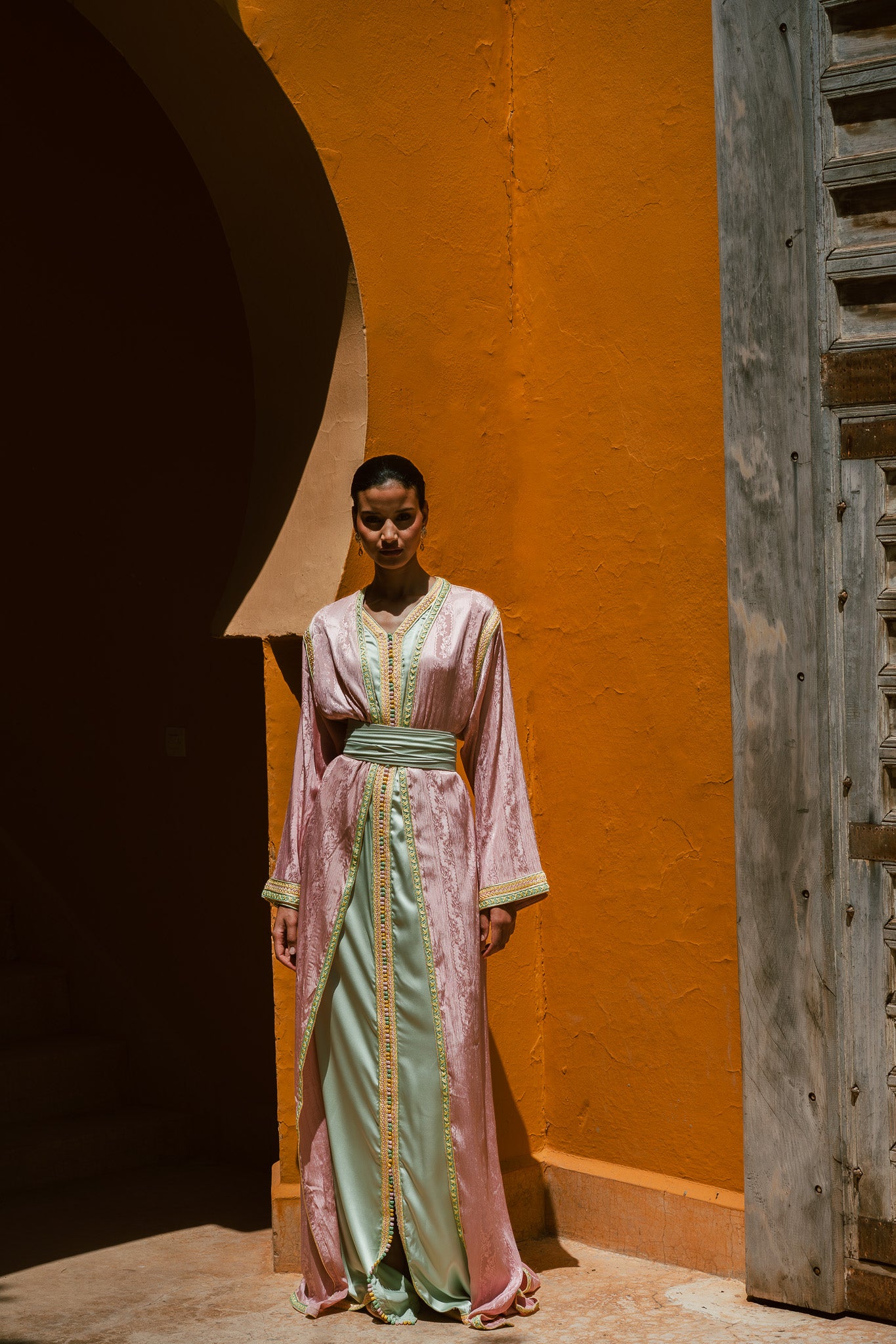 Elif | Takchita verte & rose pastel - Caftans modernes - MAYANE COUTURE
