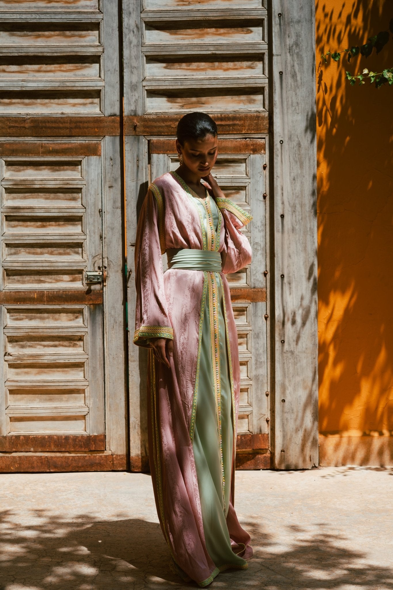 Elif | Takchita verte & rose pastel - Caftans modernes - MAYANE COUTURE